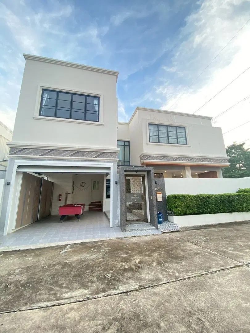 บ้าน โมเดิร์น พูล วิลล่า