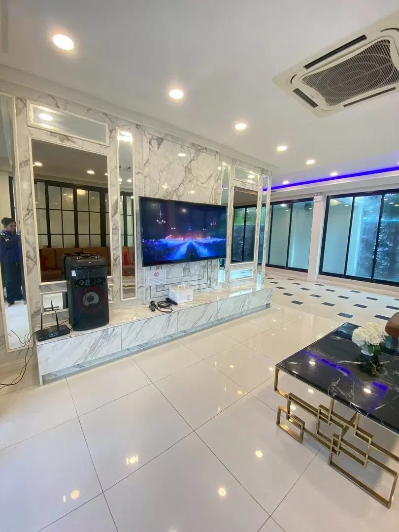 บ้าน โมเดิร์น พูล วิลล่า