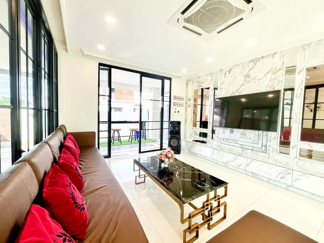 บ้าน โมเดิร์น พูล วิลล่า