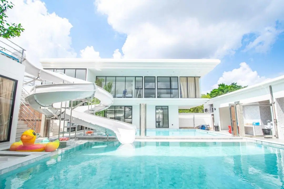 วอเตอร์ ฟรอนท์ พูล วิลล่า