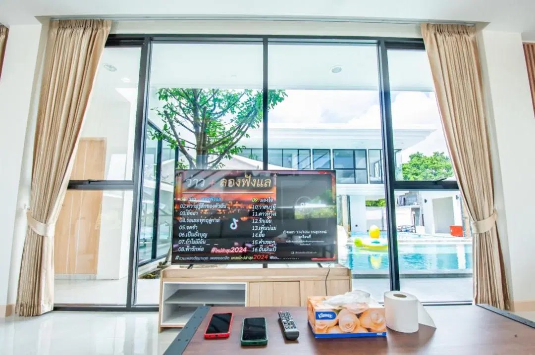 วอเตอร์ ฟรอนท์ พูล วิลล่า